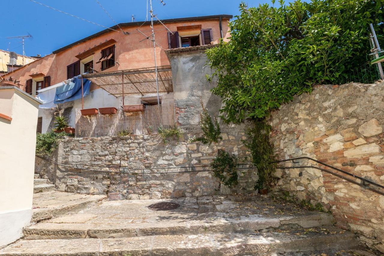 شقة Un Pezzo Di Storia Vicino Al Mare روزينيانو ماريتيمو المظهر الخارجي الصورة